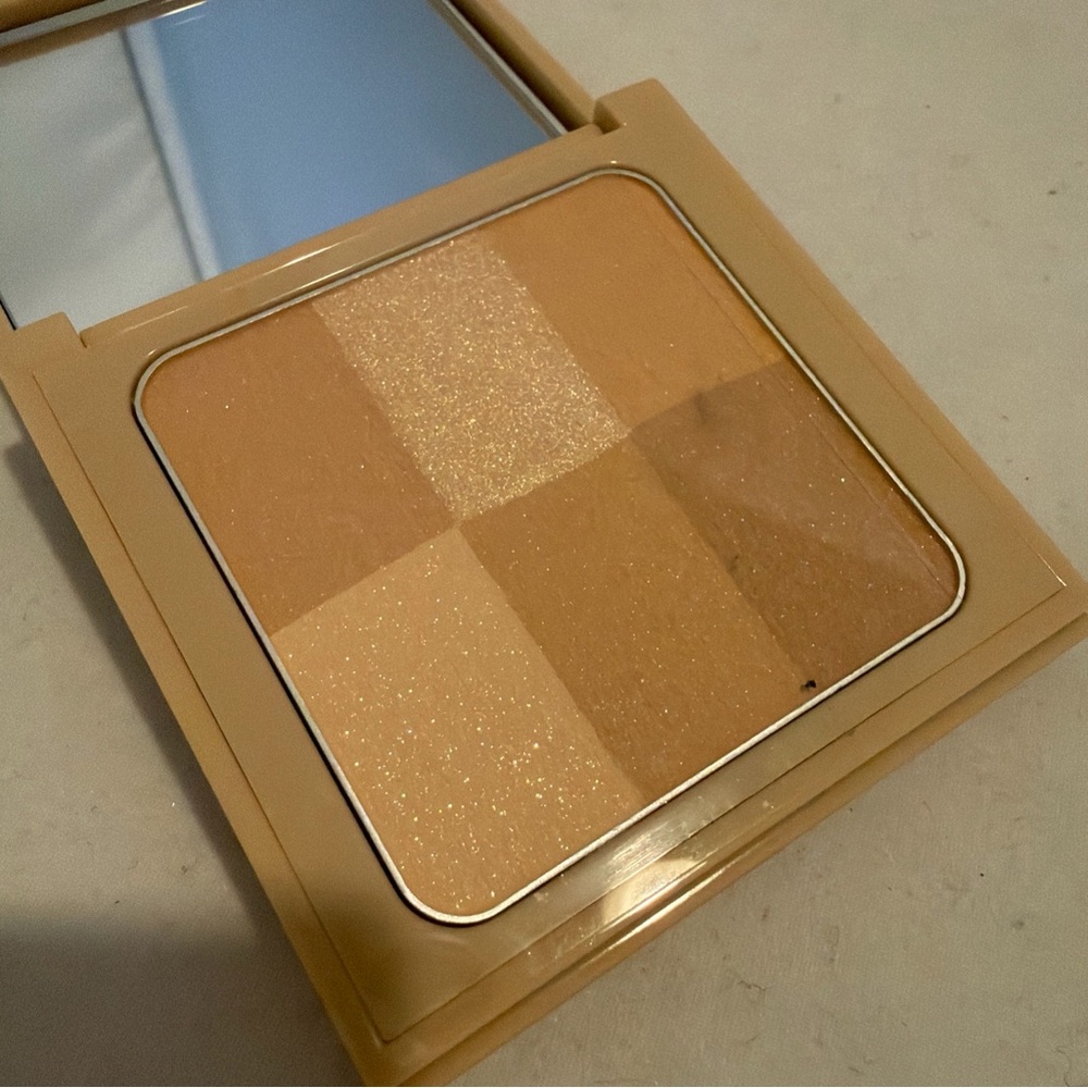 Bobbi Brown Nude Finish Illuminating Powder - Picture 2 of 4
